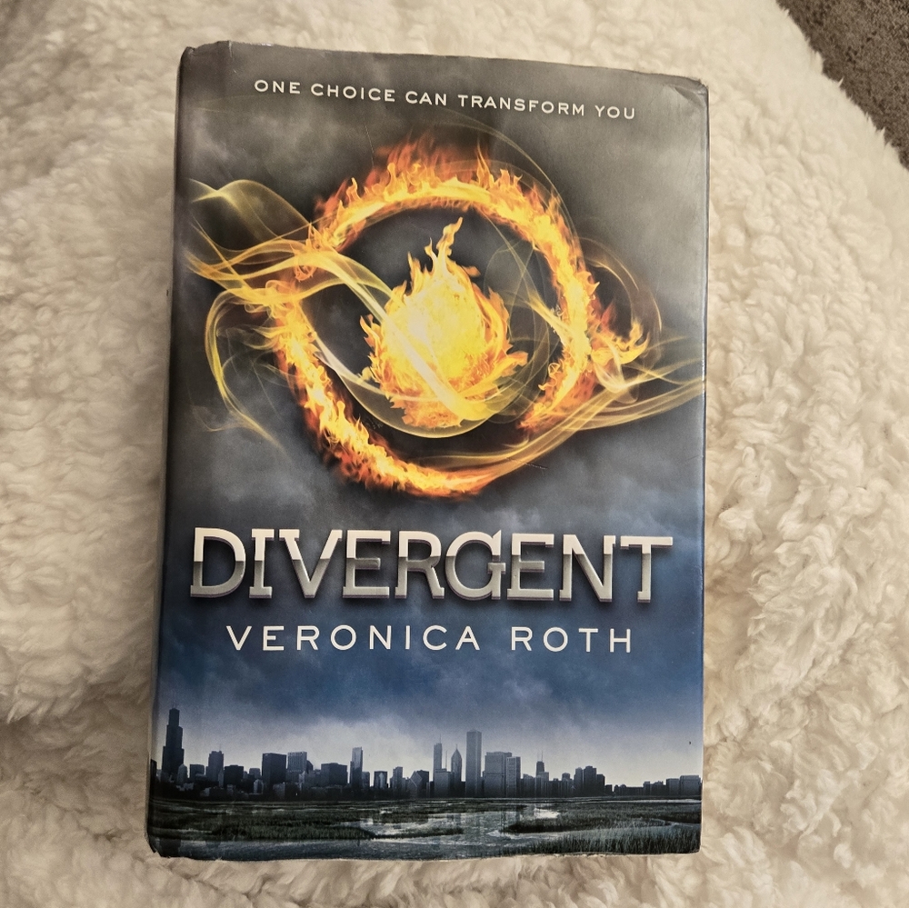 Divergent Hardcover book